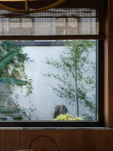 这时倾开窗户，还真是明智！